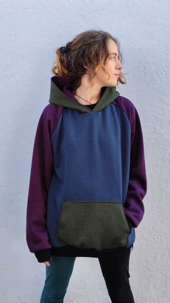 sudadera multicolor con capucha