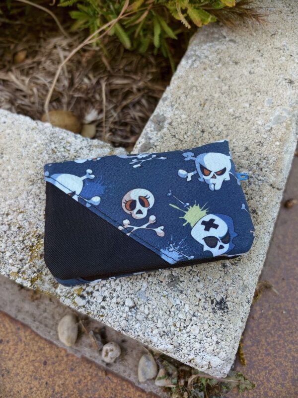 Monedero tarjetero calaveras azul