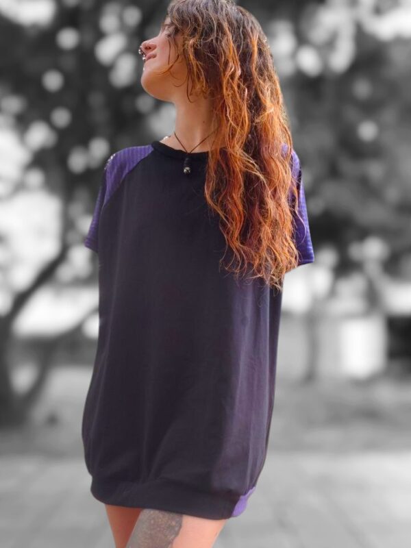 camiseta larga de algodón rayas moradas