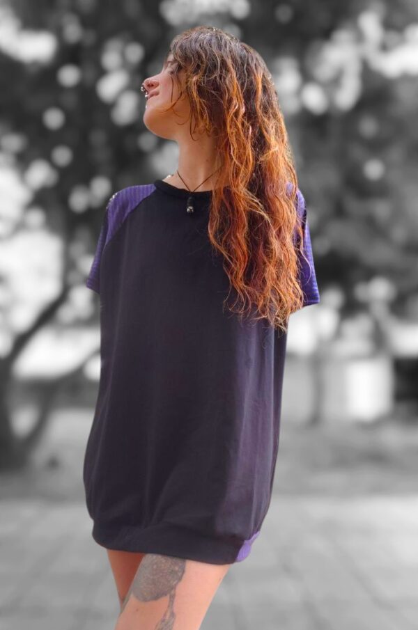 camiseta larga de algodón rayas moradas