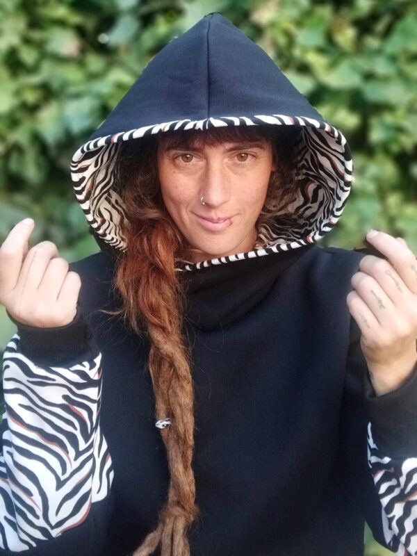 sudadera cebra blanca capucha