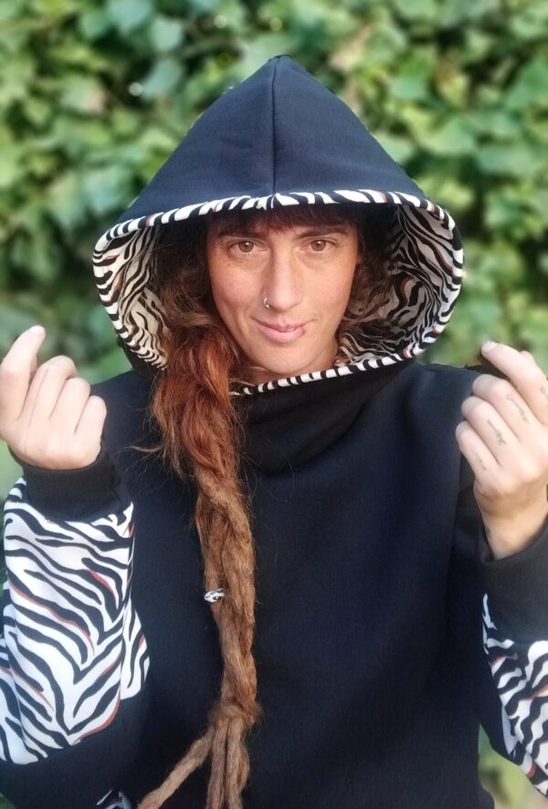 sudadera cebra blanca capucha