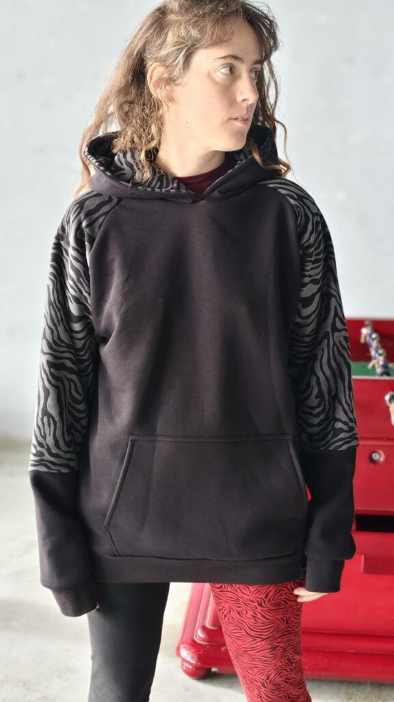 Sudadera manga estampada