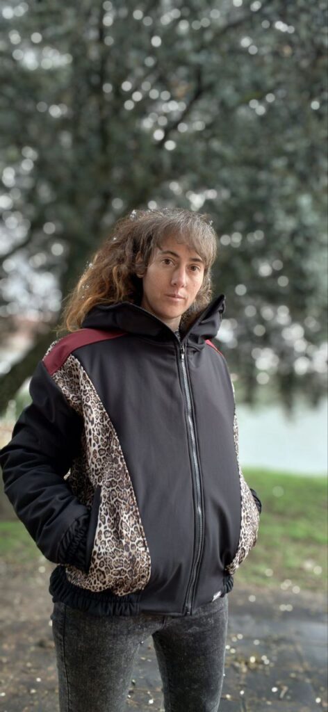 Abrigo impermeable leopardo