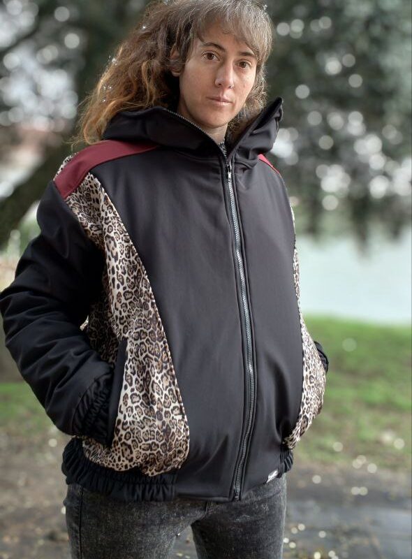 Abrigo impermeable leopardo