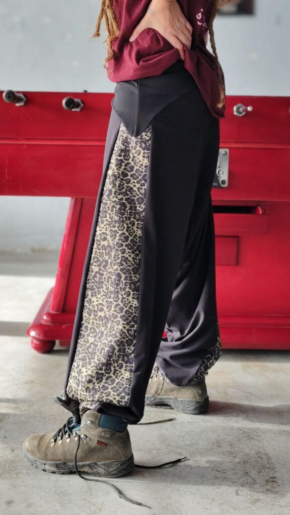 Pantalón harem leopardo olivino