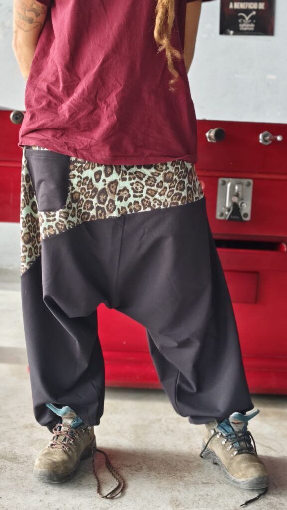 Pantalón harem leopardo verde