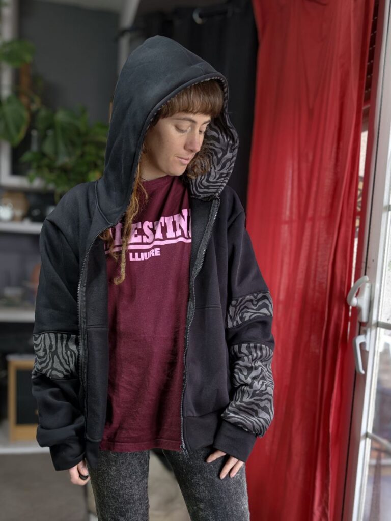 Sudadera con cremallera cebra gris