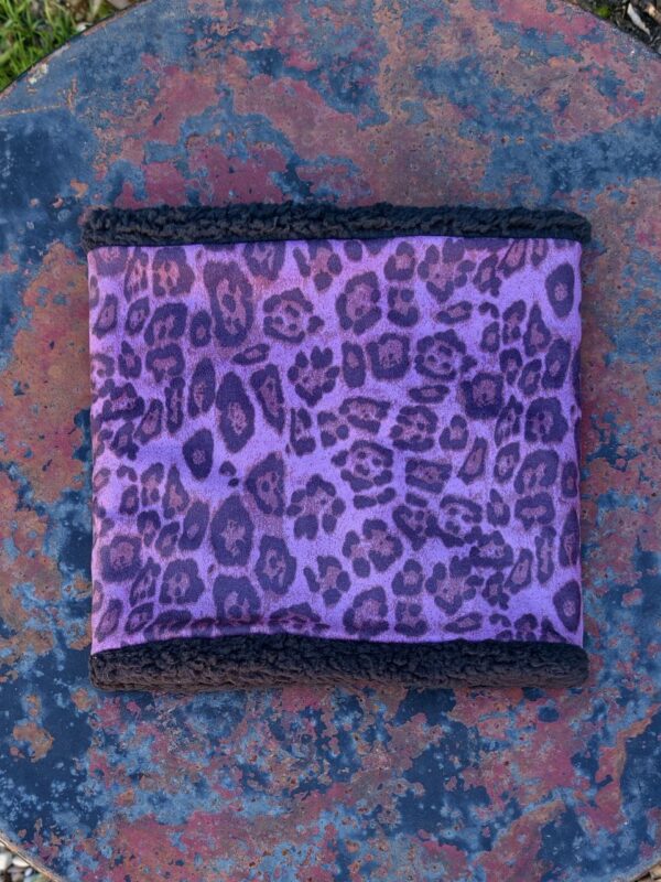 braga de cuello leopardo lila