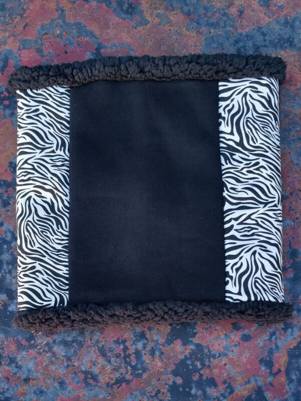 braga de cuello cebra clásica