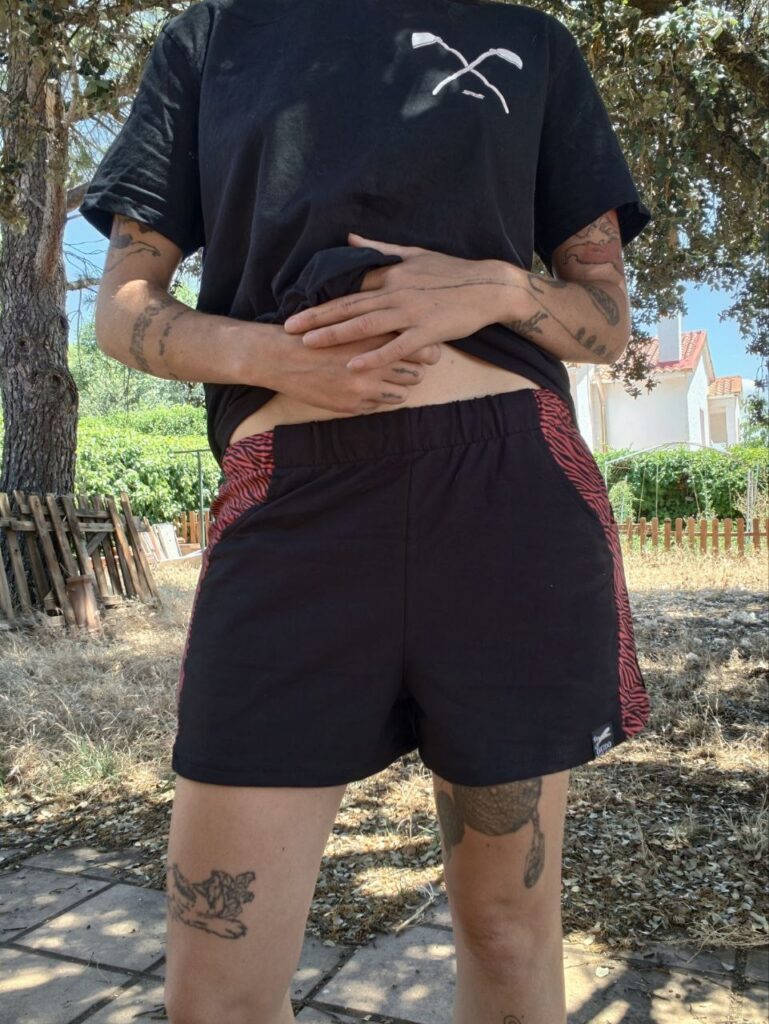 Pantalón corto cebra roja soft