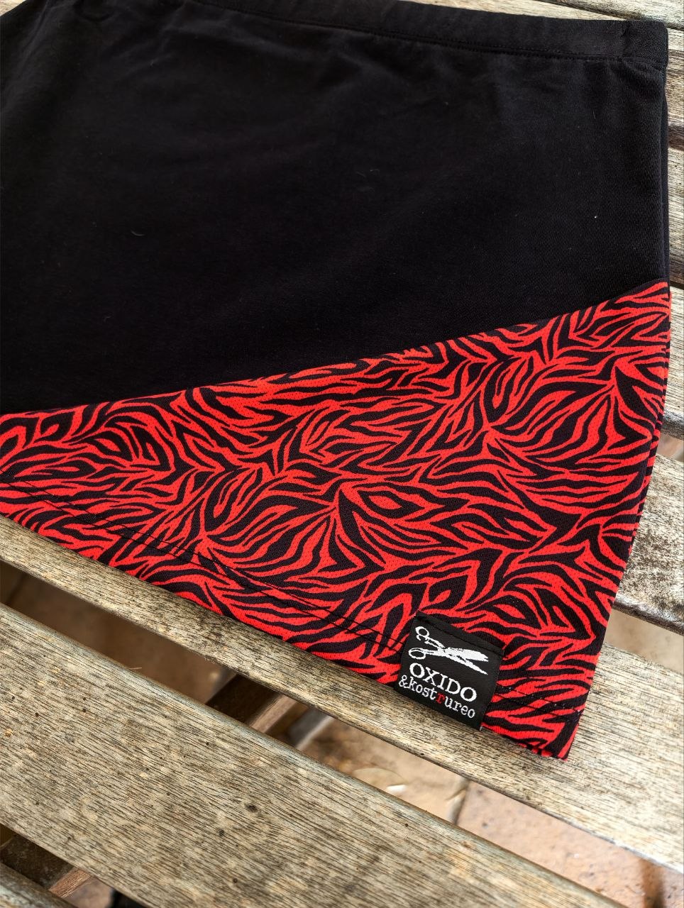 minifalda cebra roja